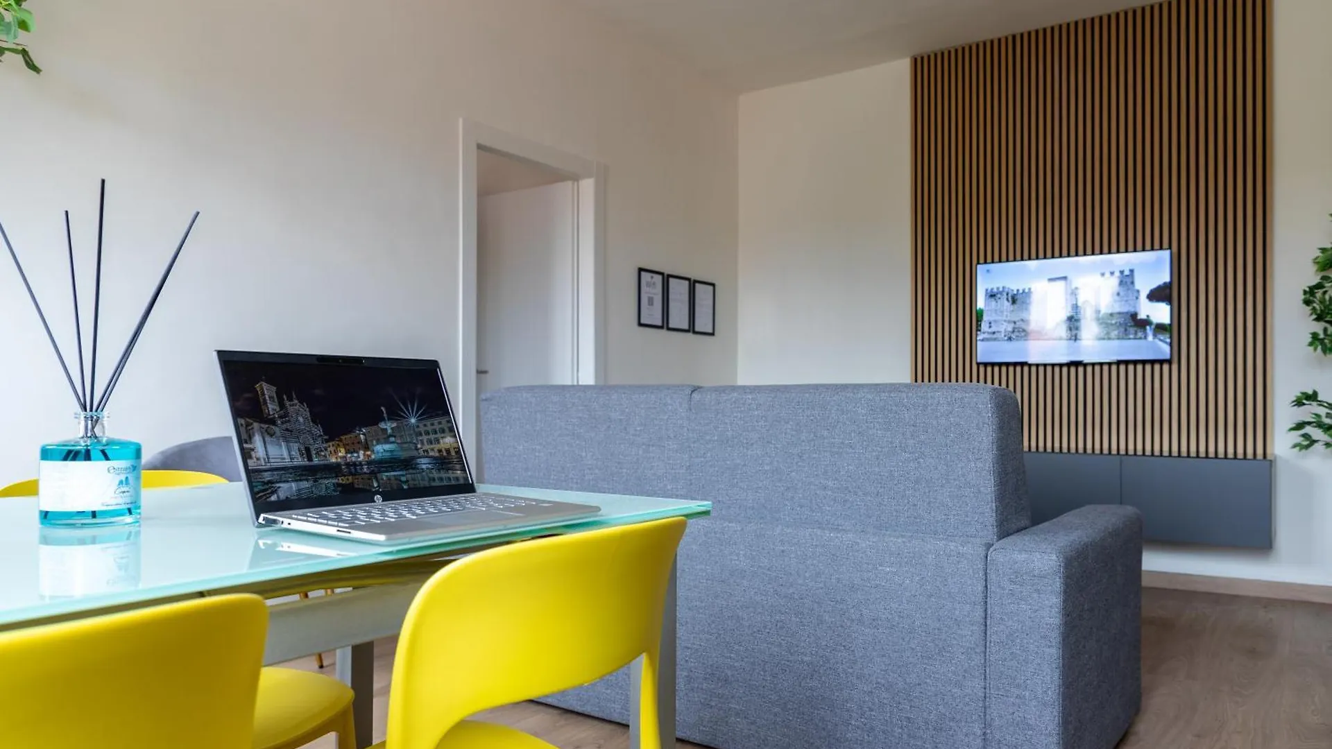 Appartamento Amazing Apt Free Private Parking 18 Min By Train To Florence Prato