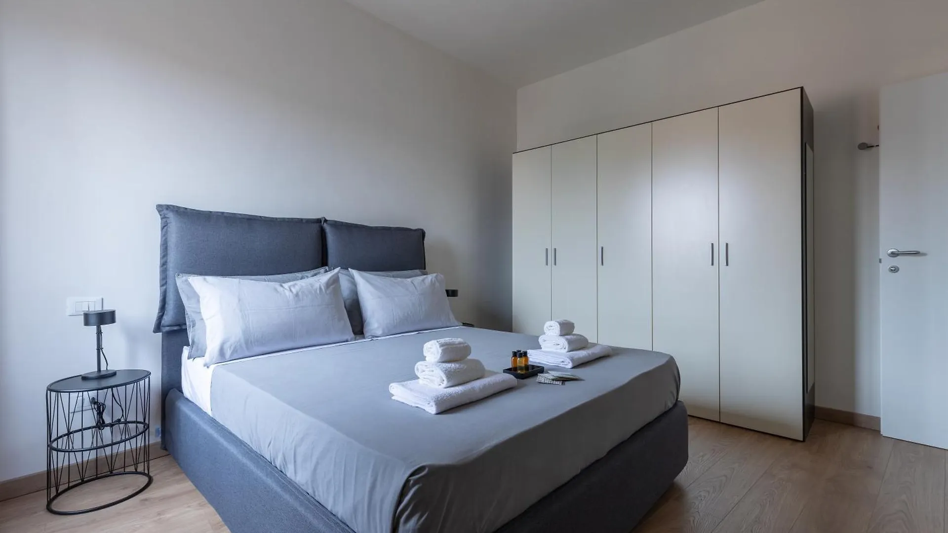 Appartamento Amazing Apt Free Private Parking 18 Min By Train To Florence Prato  Italia